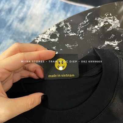 SKETCH MASCOT EMBROIDERY BLACK - Áo thun tee thêu hình mặt cười Mascot trước ngực