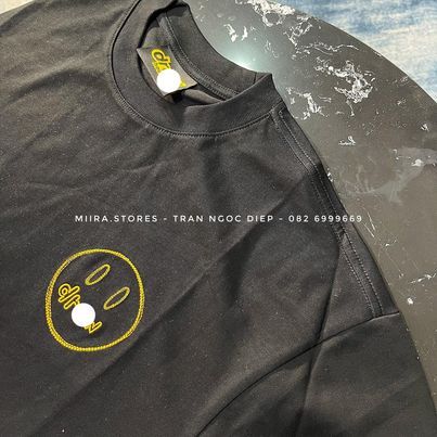SKETCH MASCOT EMBROIDERY BLACK - Áo thun tee thêu hình mặt cười Mascot trước ngực