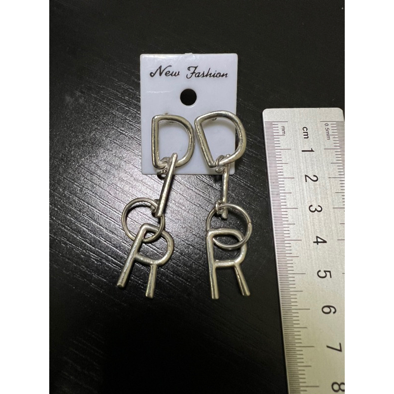 Bông tai kim loại độc đáo