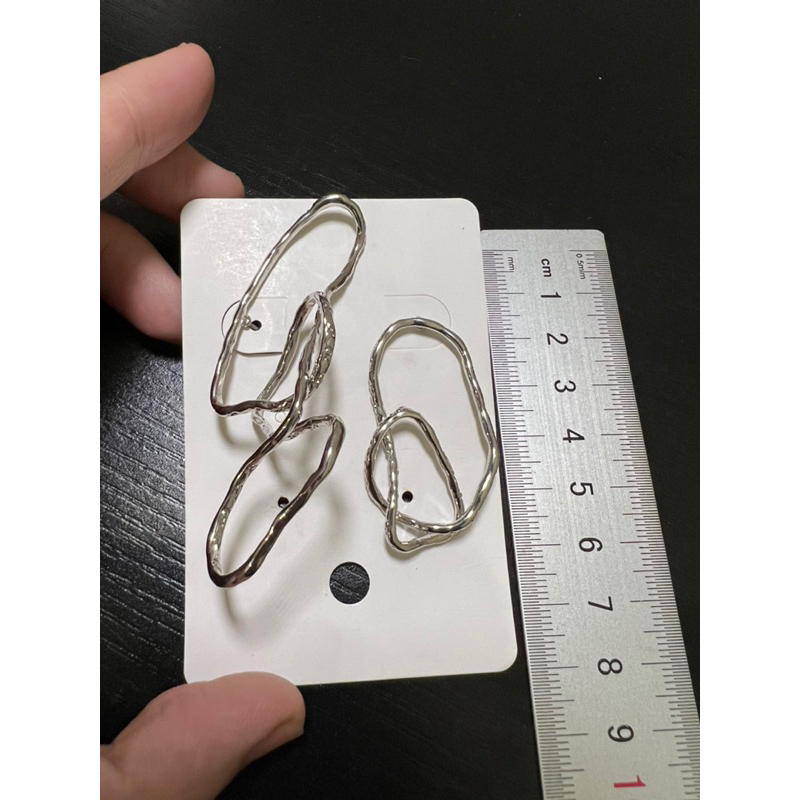 Bông tai kim loại độc đáo