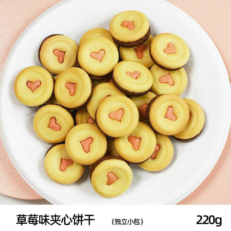 Bánh quy hình tim trang trí bánh