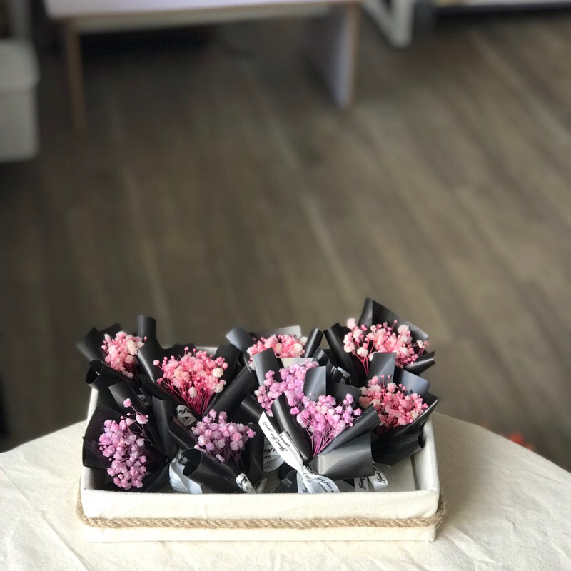 Bó hoa khô mini hoa baby size 10 trang trí bánh kem bỏ hộp quà tặng by Mihalen