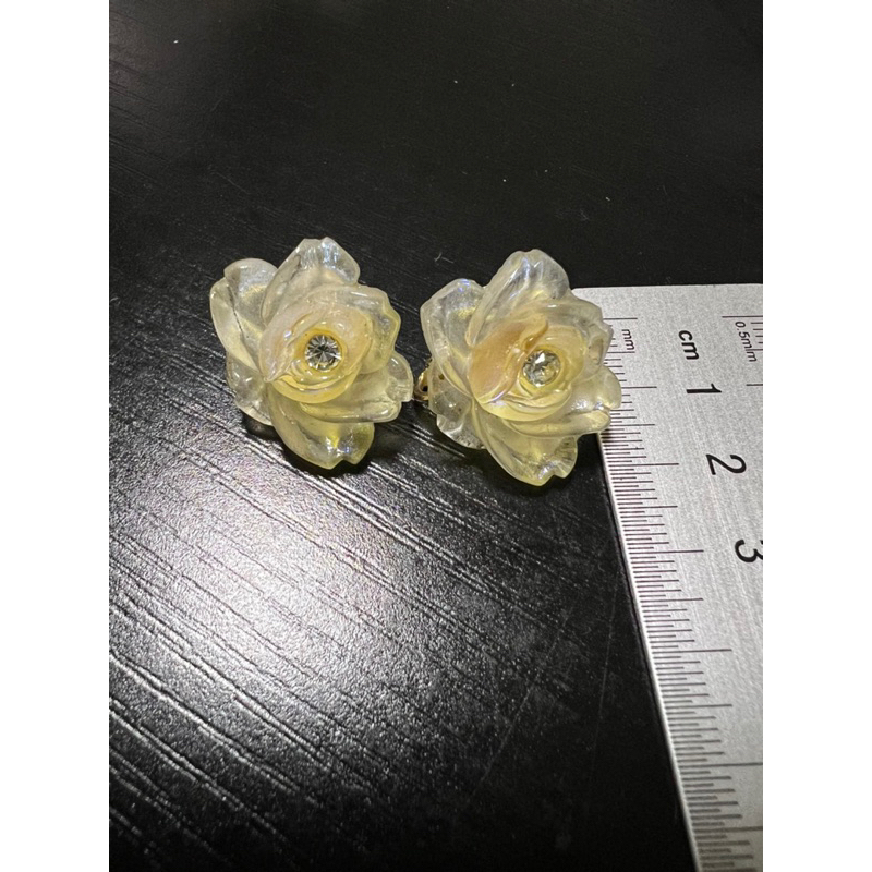 Bông tai hoa bằng nhựa, kẹp, nhiều mẫu