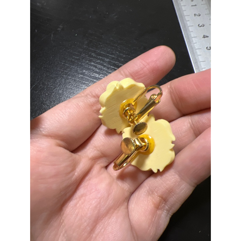 Bông tai hoa bằng nhựa, kẹp, nhiều mẫu