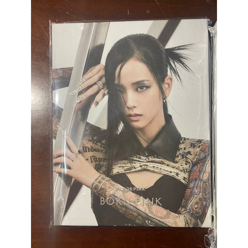 Album born pink rỗng, đủ đồ