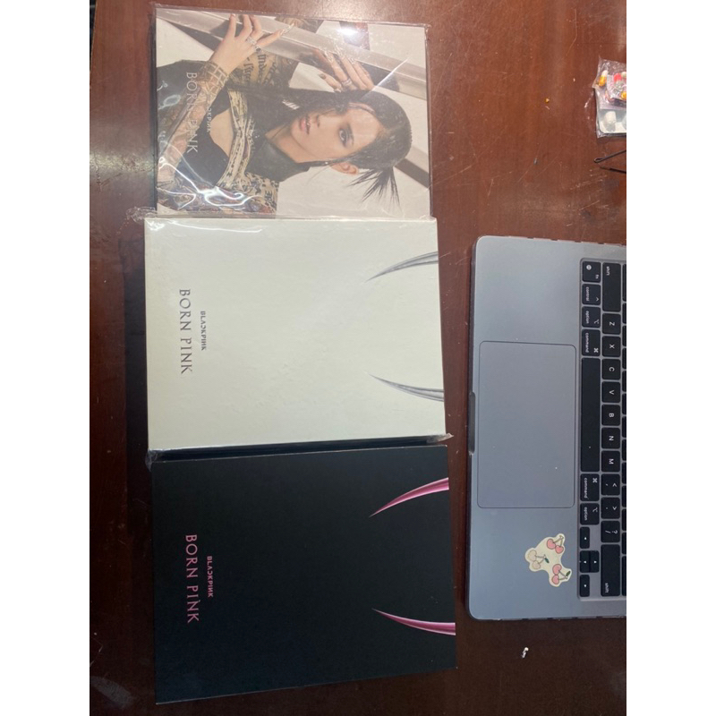 Album born pink rỗng, đủ đồ