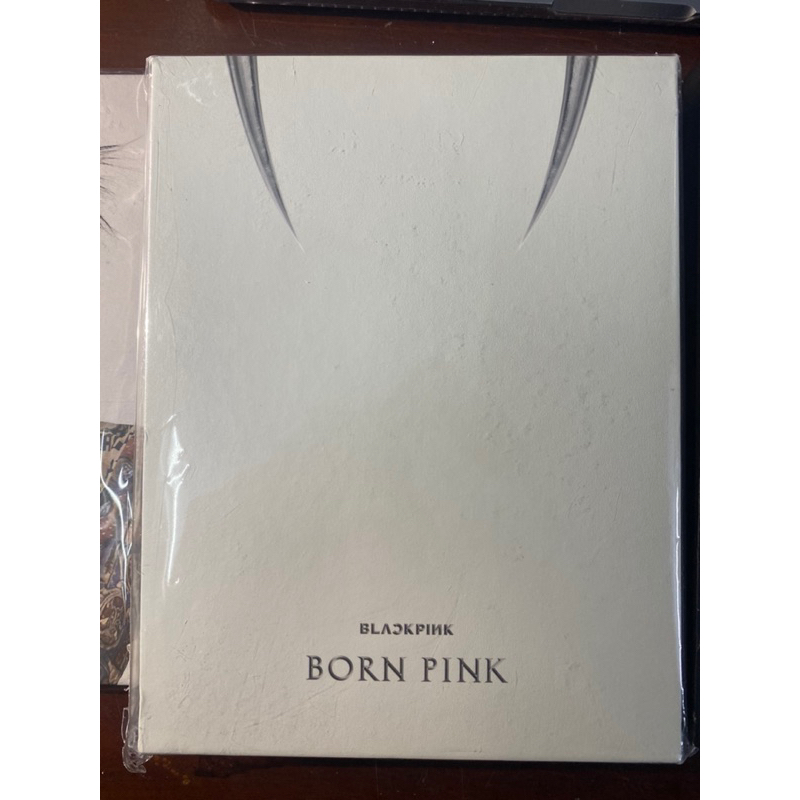 Album born pink rỗng, đủ đồ