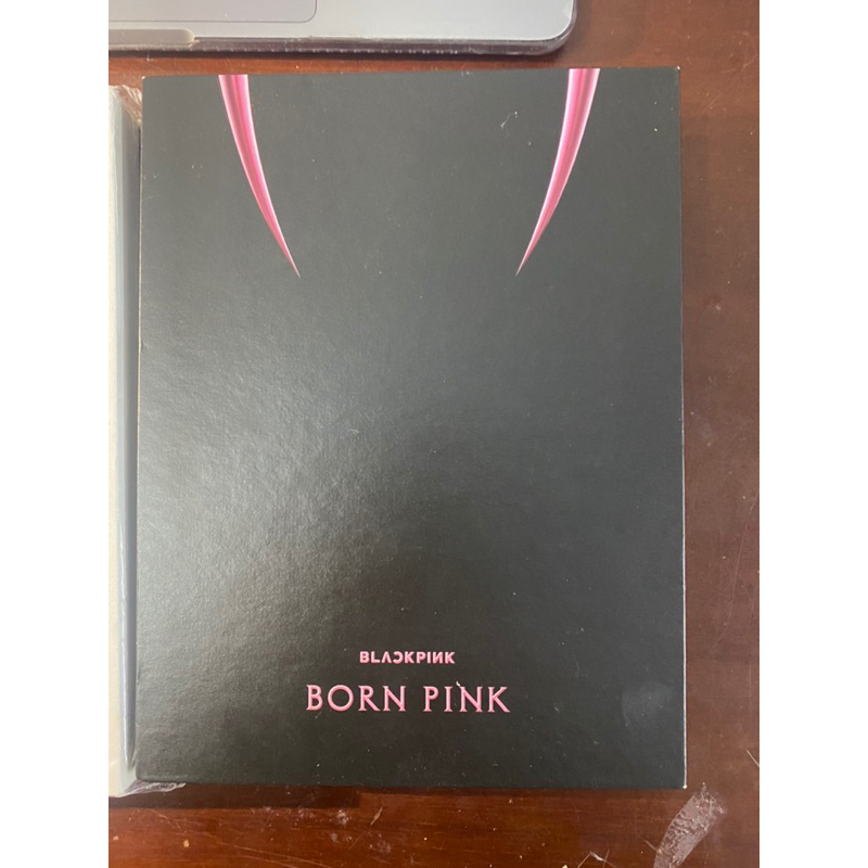 Album born pink rỗng, đủ đồ