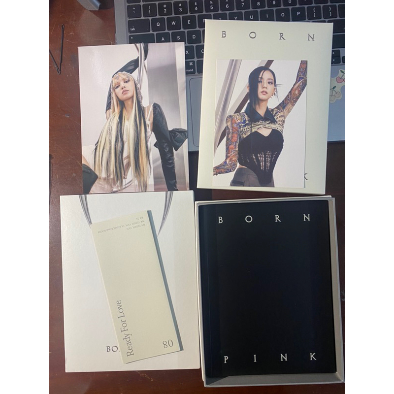 Album born pink rỗng, đủ đồ