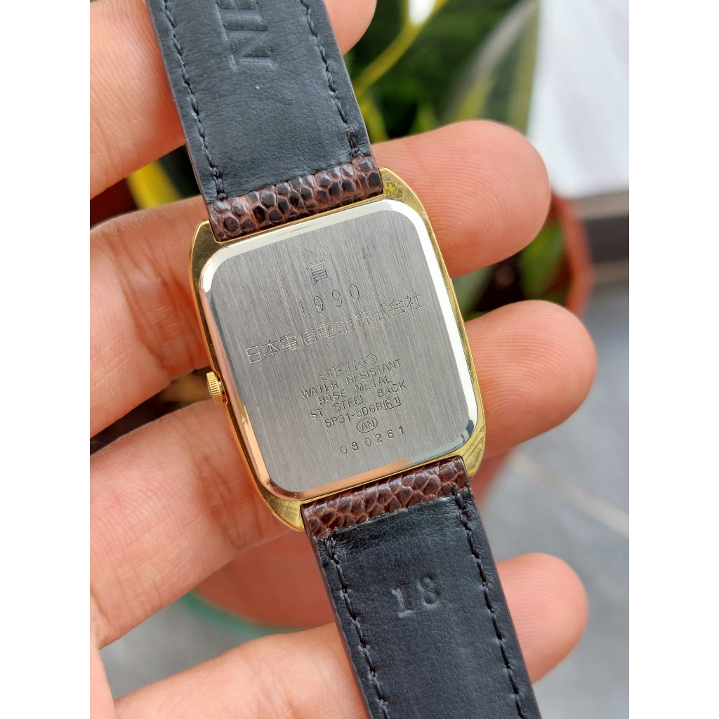 Đồng hồ nam Seiko mặt tank kính sapphire chạy pin hàng Si