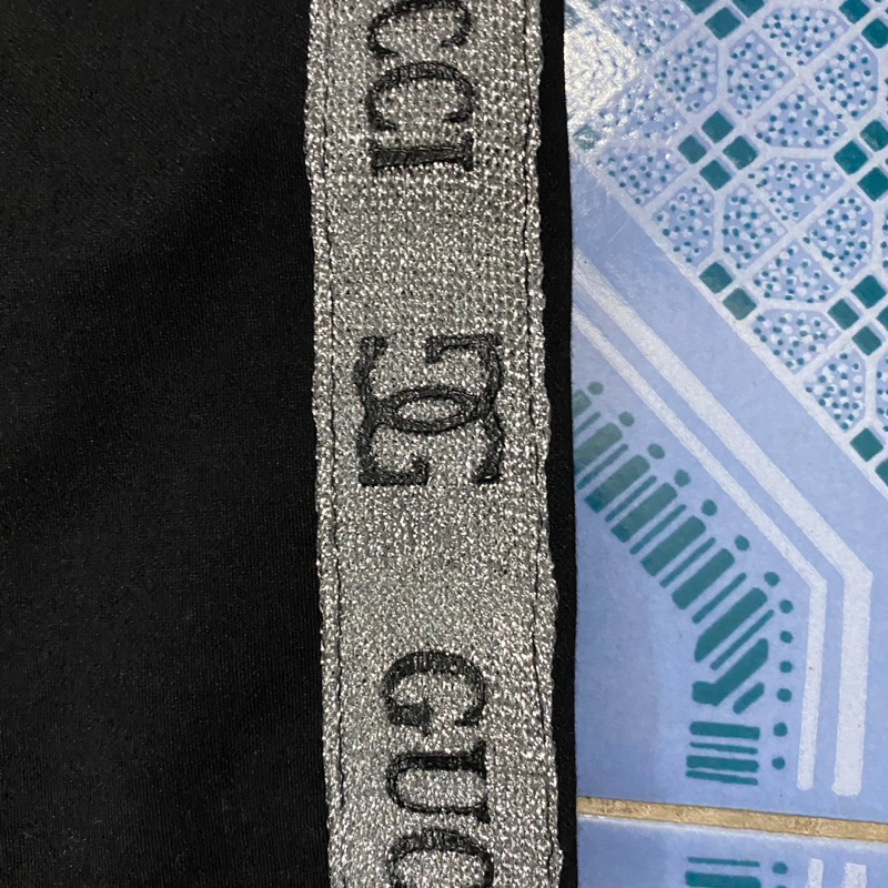 Quần vải màu đen