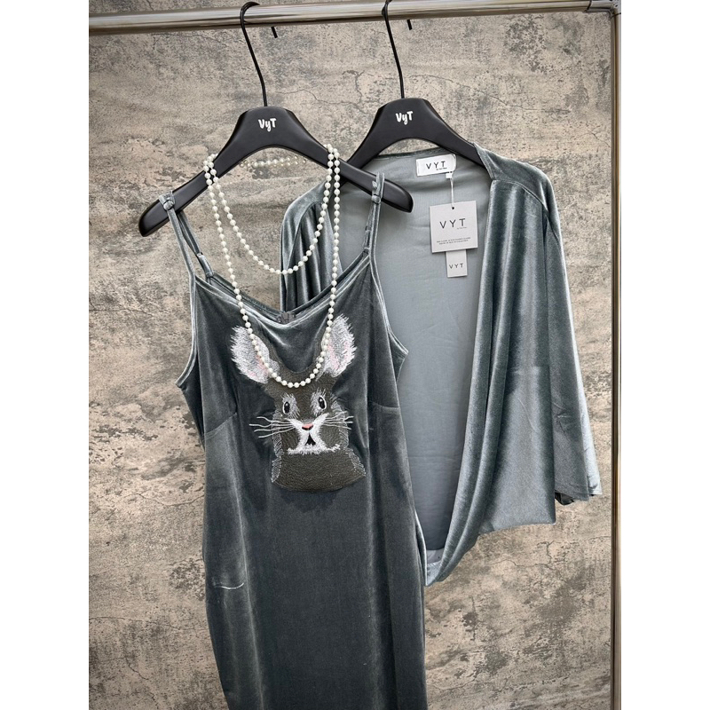 Set váy nhung thêu thỏ ngực