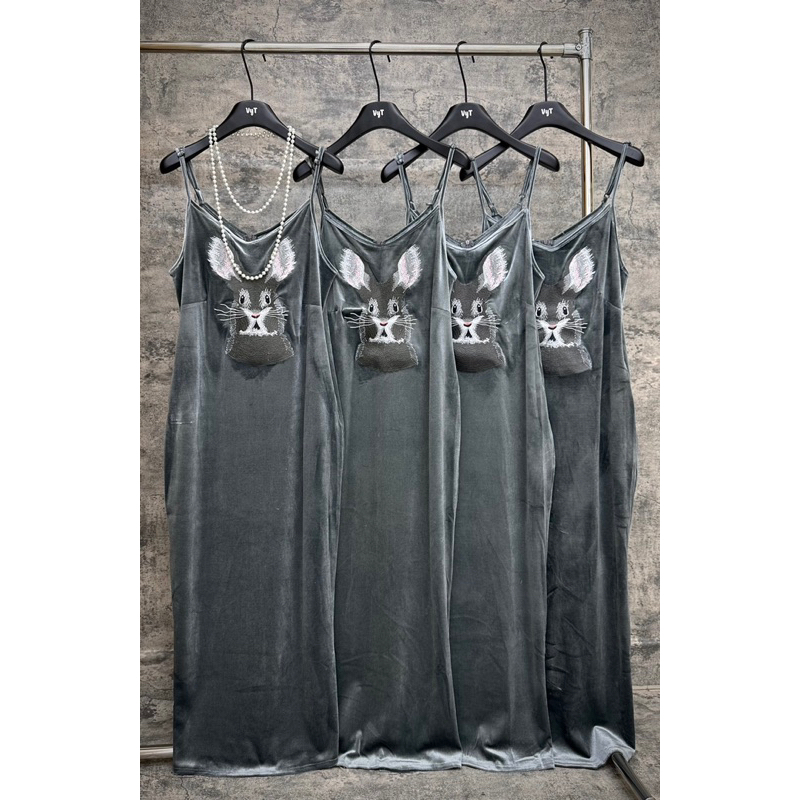 Set váy nhung thêu thỏ ngực