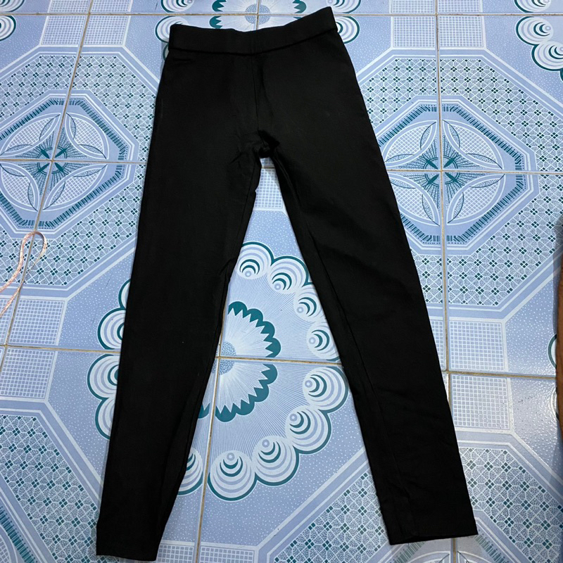 Quần vải màu đen