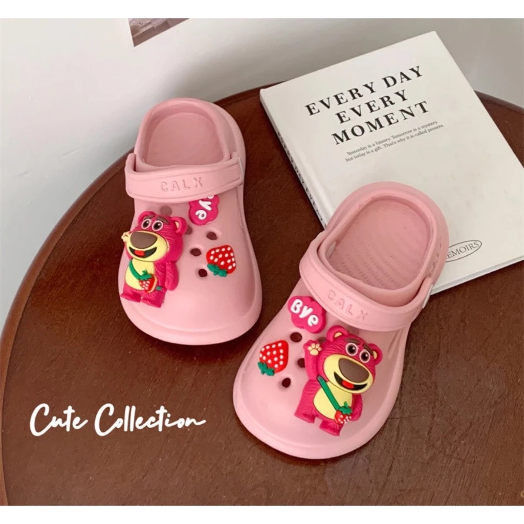 Dép sục họa tiết GẤU DÂU đáng yêu cho bé trai bé gái