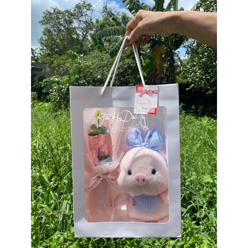 Set quà gấu dâu và hoa sáp cầu vồng  siêu dễ thương - ảnh thật shop chụp