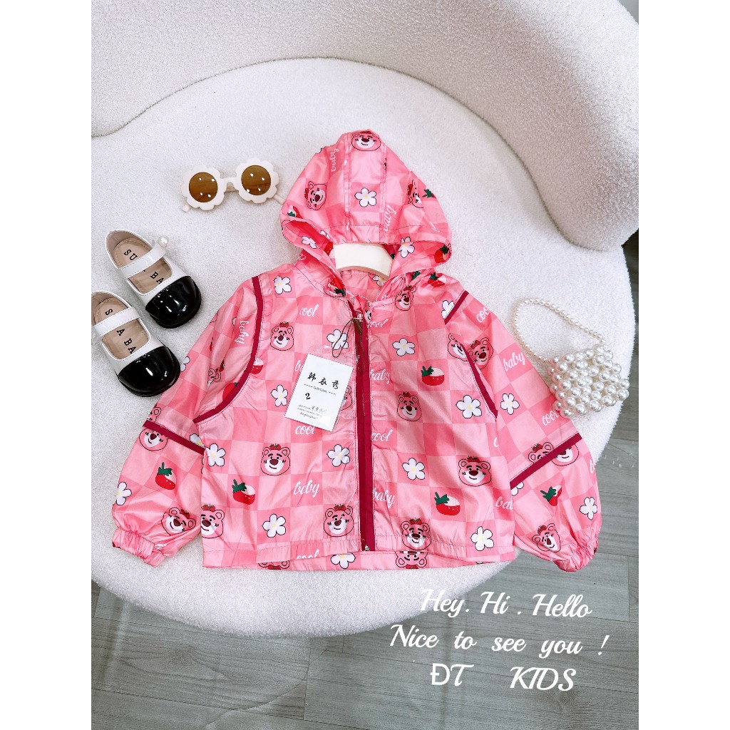 Áo khoác cho bé, áo gió bé gái họa tiết gấu dâu hottrend mùa thu đông 2023