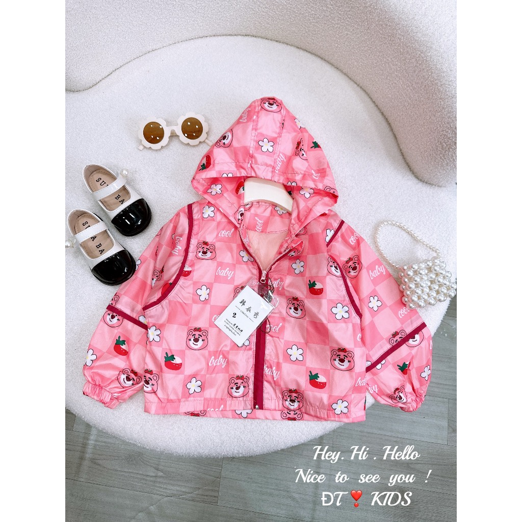 Áo khoác cho bé, áo gió bé gái họa tiết gấu dâu hottrend mùa thu đông 2023