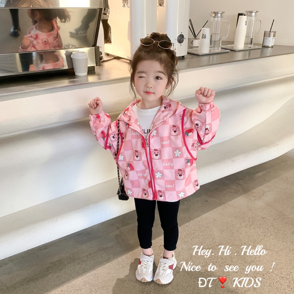 Áo khoác cho bé, áo gió bé gái họa tiết gấu dâu hottrend mùa thu đông 2023