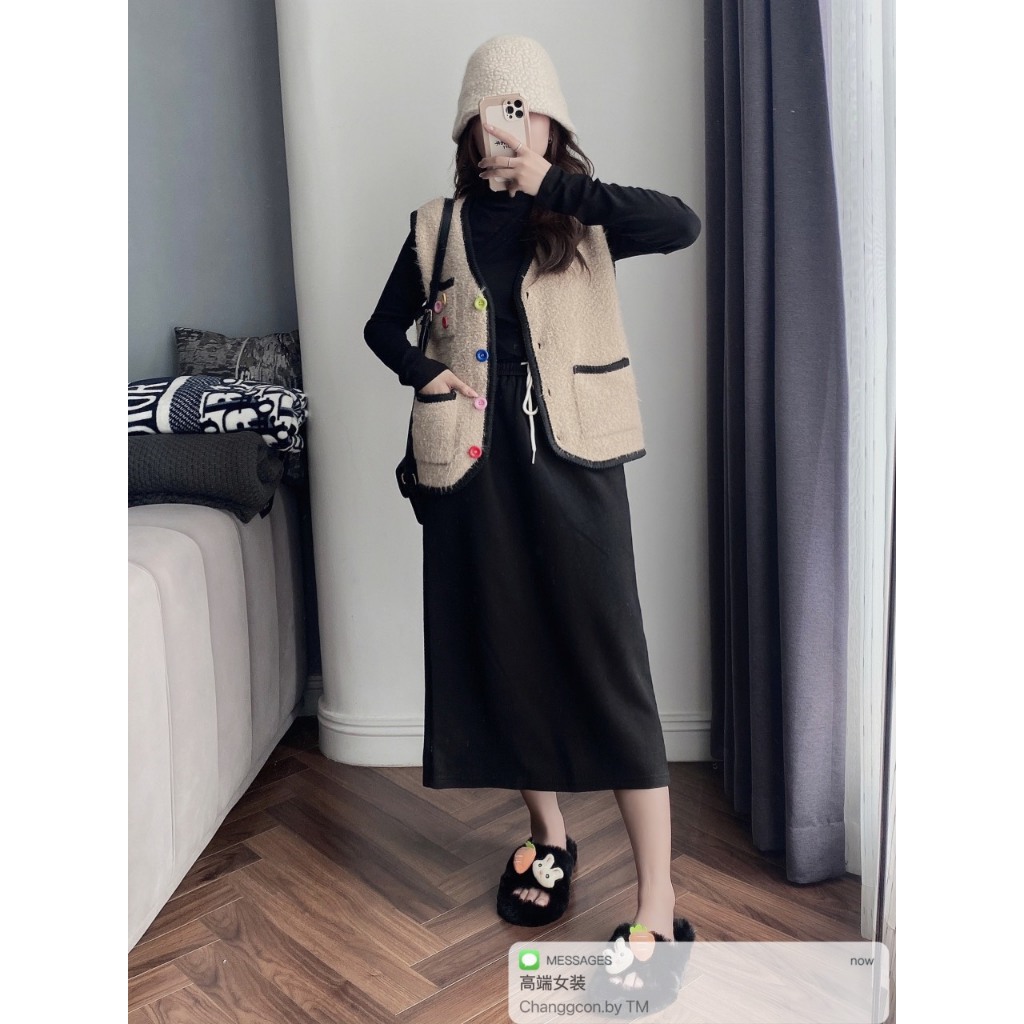 Set Bộ Đồ Nữ 3 Món Áo Body Đen Dài Tay Kèm Gile Lông 2 Mặt Nâu Cúc Màu Mix Chân Váy Dáng Dài Freesize