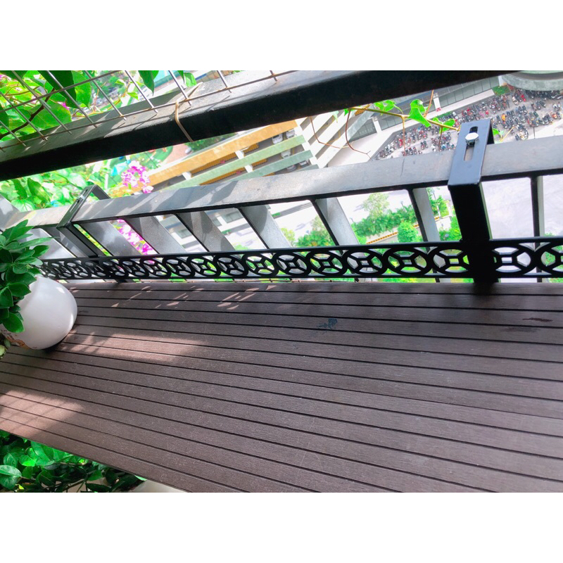 Bàn treo ban công gấp gọn không ngấm nước, chuyên dùng ngoài trời