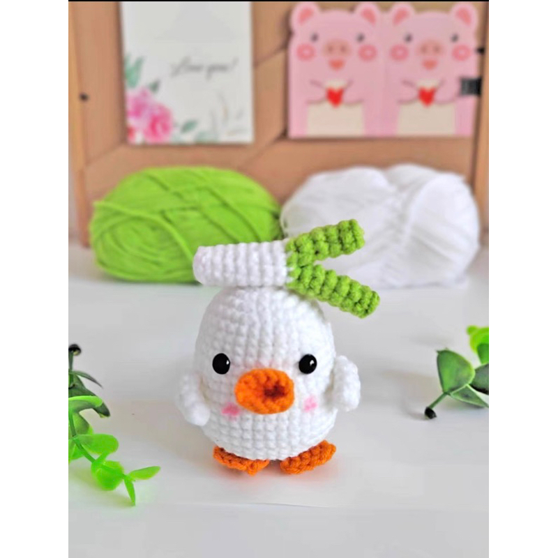 Móc khoá len handmade chú vịt đeo túi và vịt con đội hành