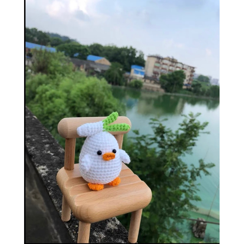 Móc khoá len handmade chú vịt đeo túi và vịt con đội hành