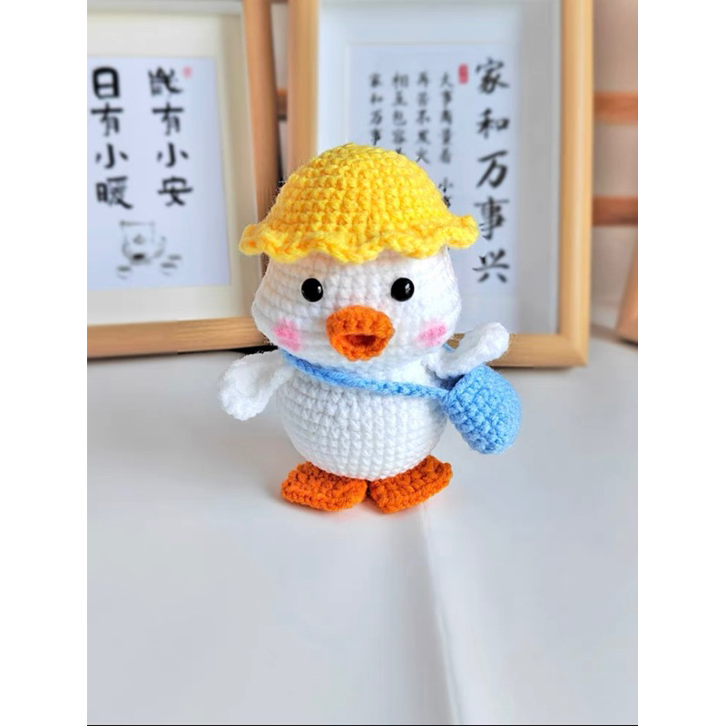 Móc khoá len handmade chú vịt đeo túi và vịt con đội hành