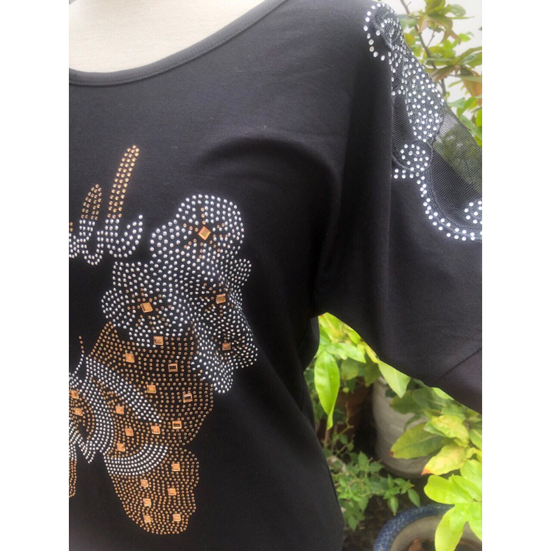 Áo thun kiểu đính hạt