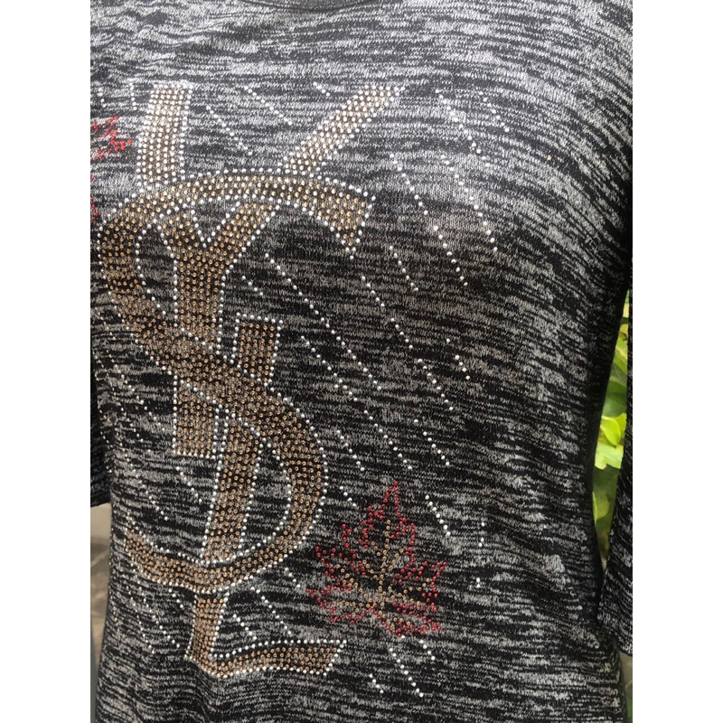 Áo thun kiểu đính hạt