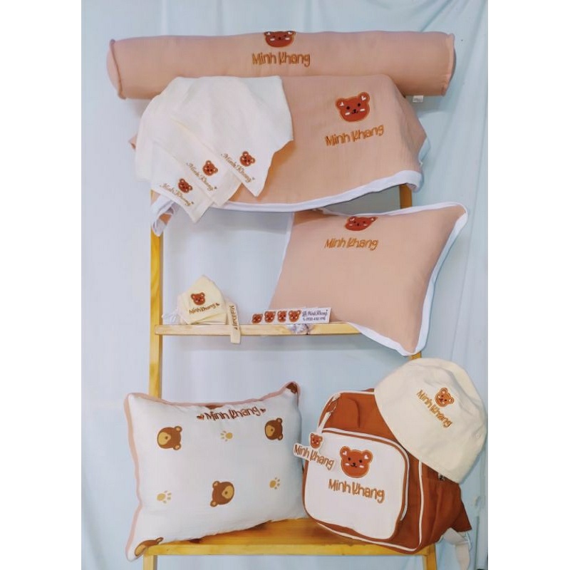 Set khăn muslin 3 cái thêu tên theo yêu cầu.
