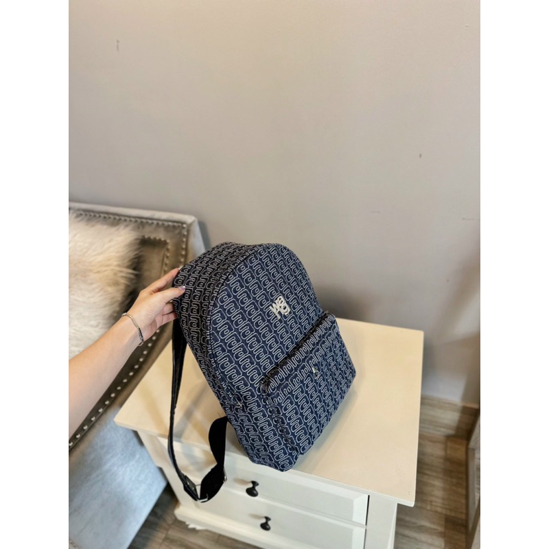 Balo  W A N G hót hit