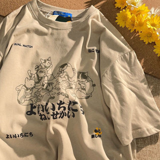 Áo thun hình mèo màu ngà đơn giản