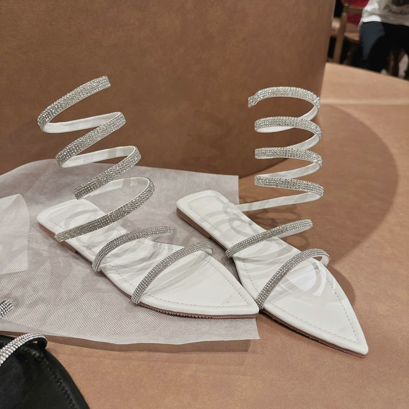 Giày xăng đan cuốn đá