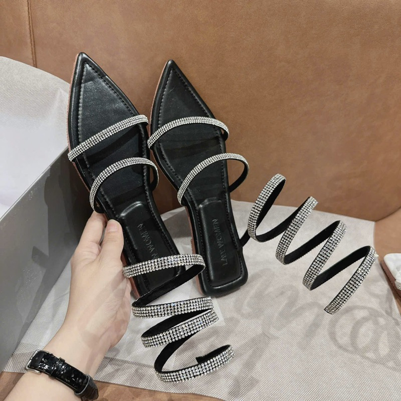 Giày xăng đan cuốn đá