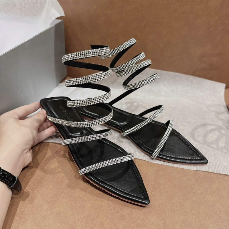 Giày xăng đan cuốn đá