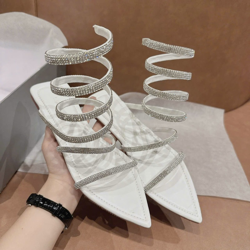 Giày xăng đan cuốn đá