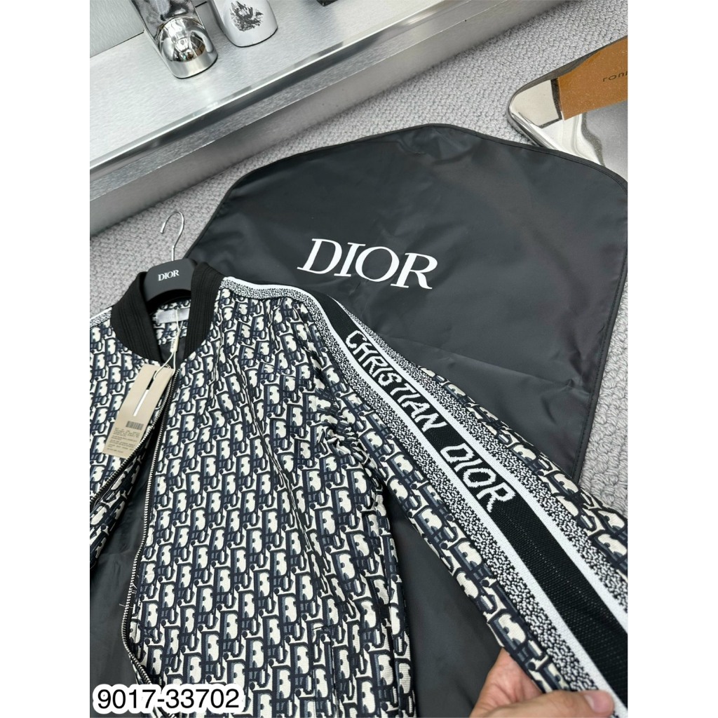 Áo khoác nam Di.or vân chìm thêu chữ cánh tay siêu chất-Áo khoác nam cao cấp