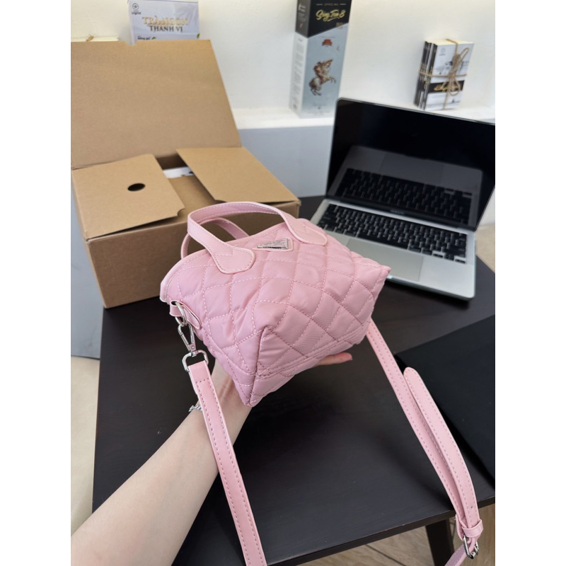 Túi prada giỏ sẵn hai màu đen Hồng hotrent