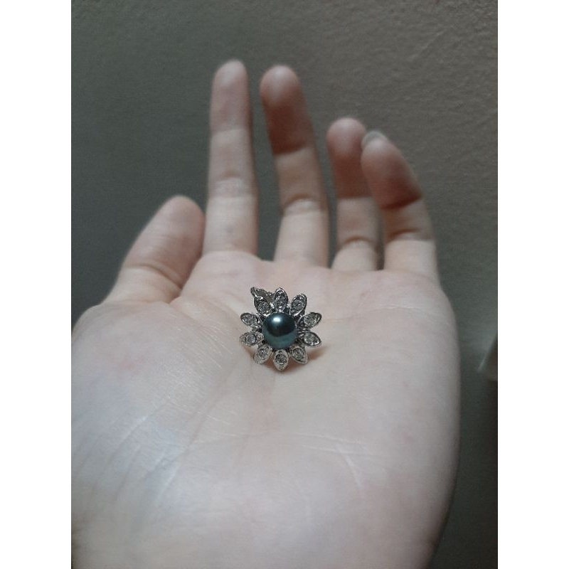 Khuyên tai trai thật si Nhật