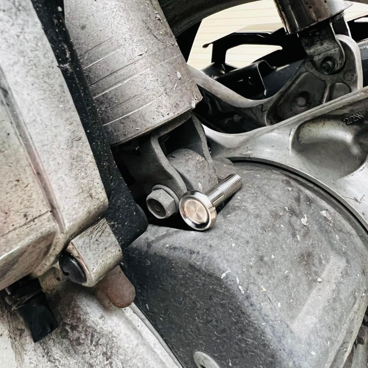 Ốc Inox 8ly40 8li40  Vặn Ngược CTS Gắn Chân Phuộc Sau Xe Tay Ga Honda Và Pát Treo Pô Xe Số Honda