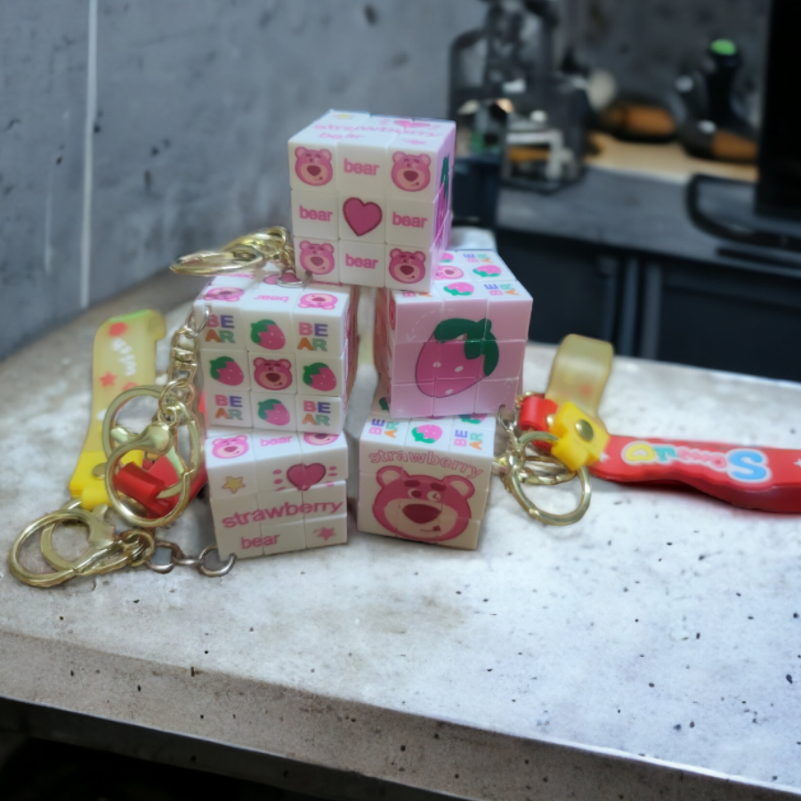 Móc khóa rubik hình gấu dâu nhiều mẫu hoạt hình dễ thương móc khóa rubik giá rẻ