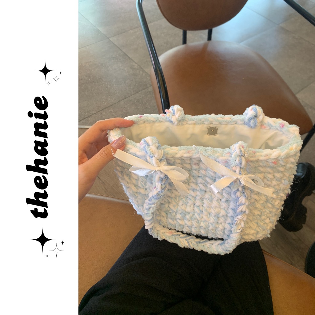 Len xanh dương móc túi Sea và Audrey bag, sợi to móc khá nhanh