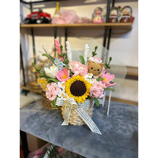 Giỏ hoa len handmade theo yêu cầu