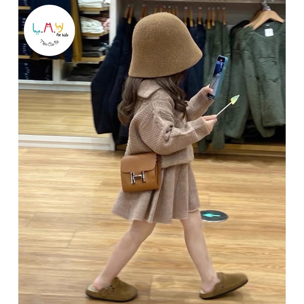 Set váy len móc nâu cho bé gái