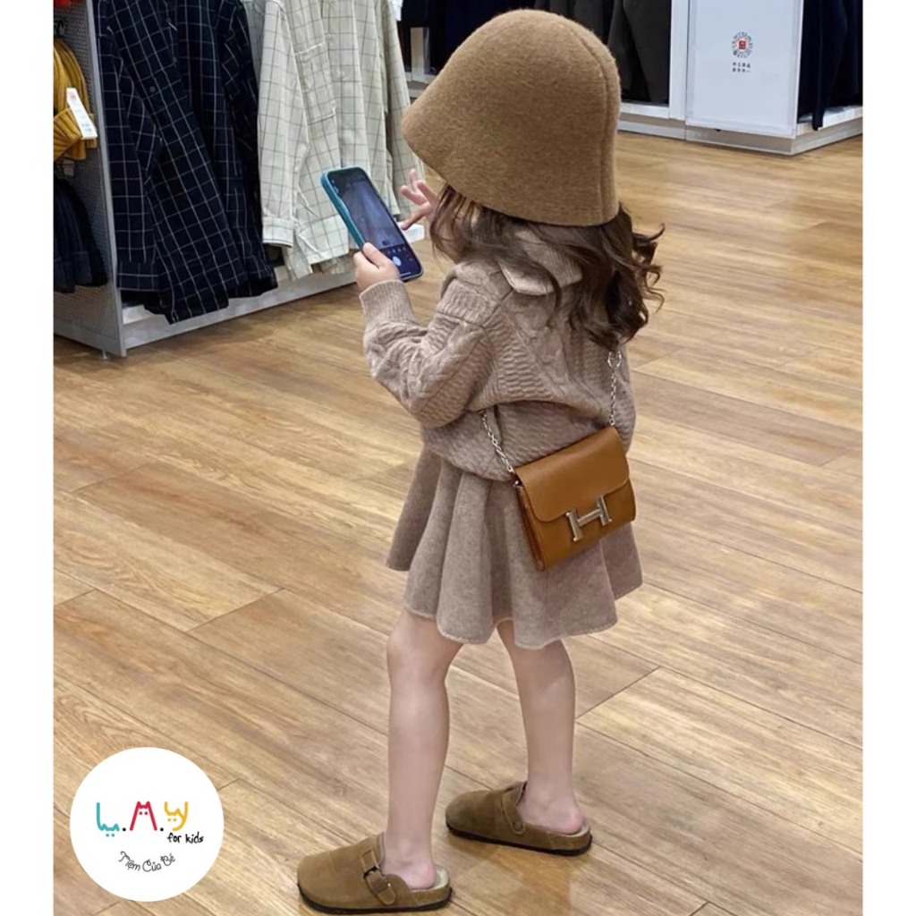 Set váy len móc nâu cho bé gái