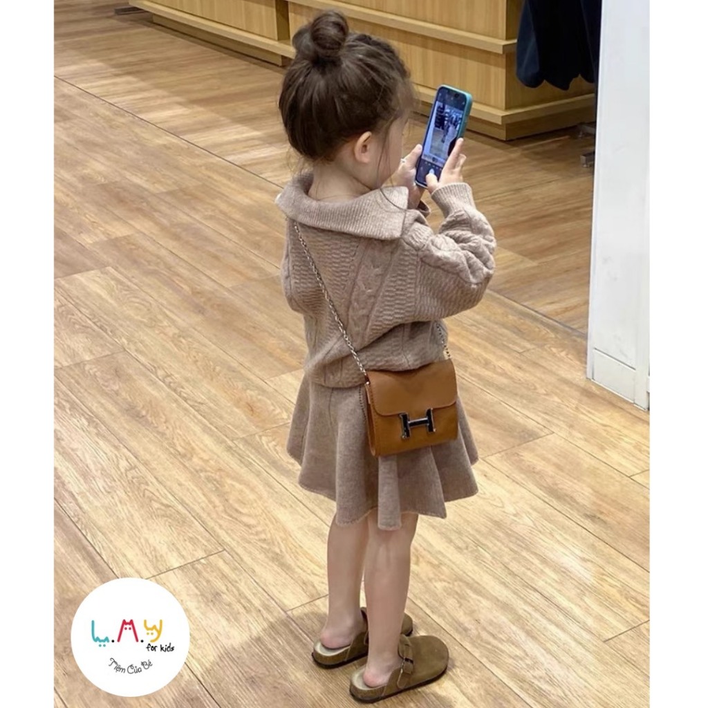 Set váy len móc nâu cho bé gái