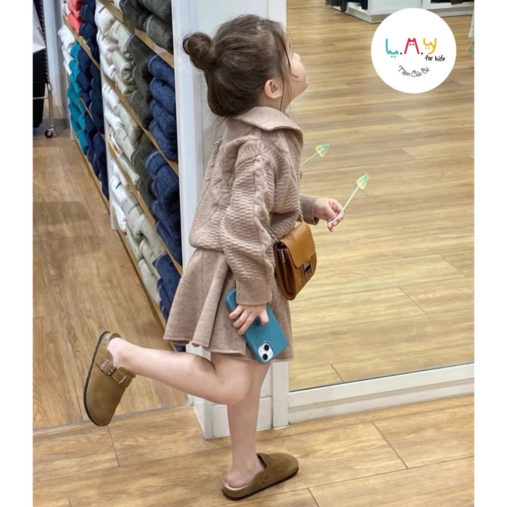 Set váy len móc nâu cho bé gái