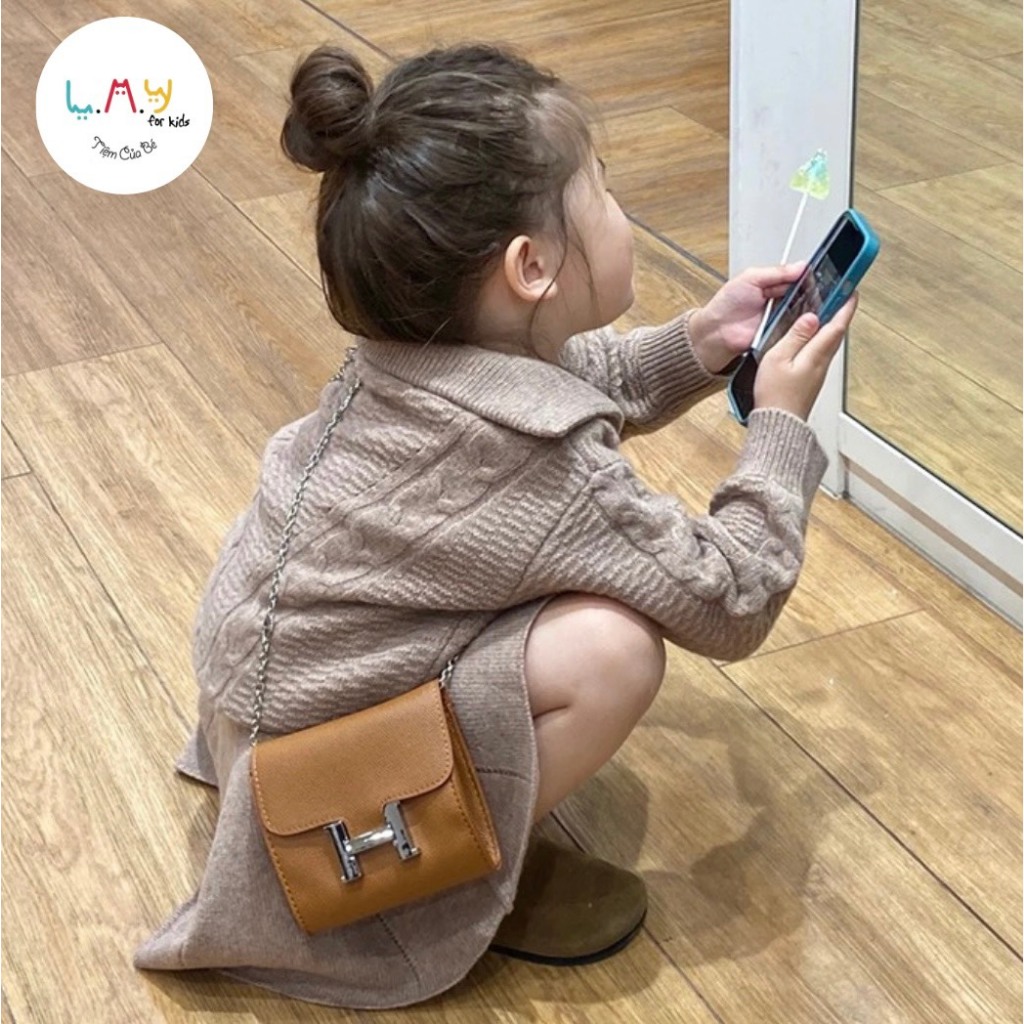 Set váy len móc nâu cho bé gái