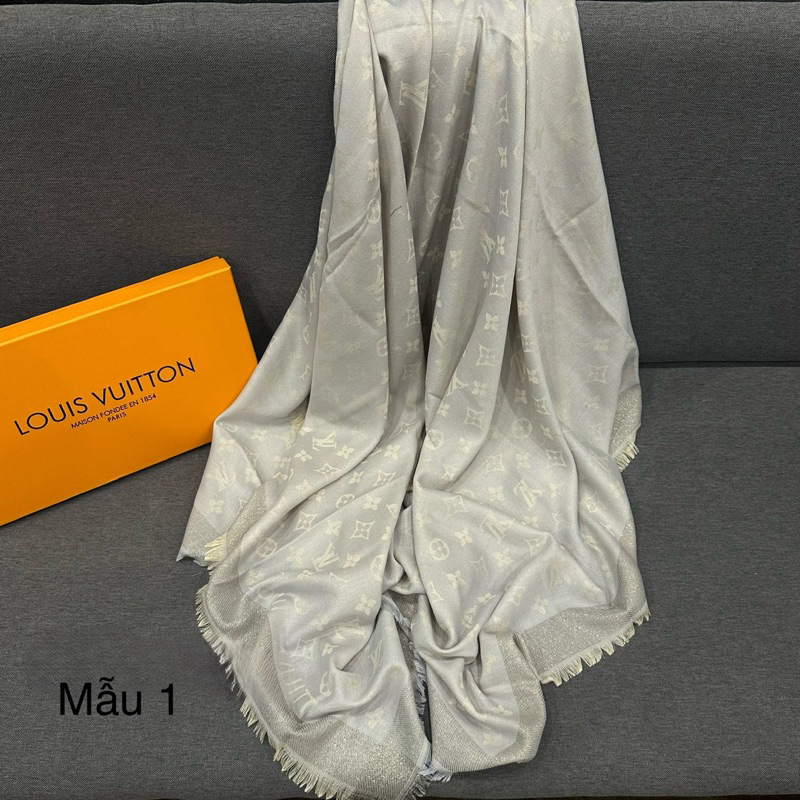 Khăn Choàng Hoạ Tiết LV Nhũ Mềm Kích Thước 1m4*1m4